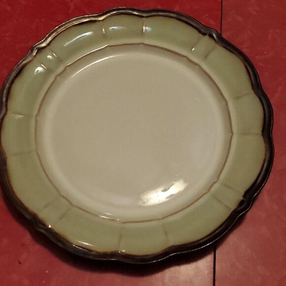 Gibson Elite Mableton Dinner Plate 11" - Picture 1 of 3